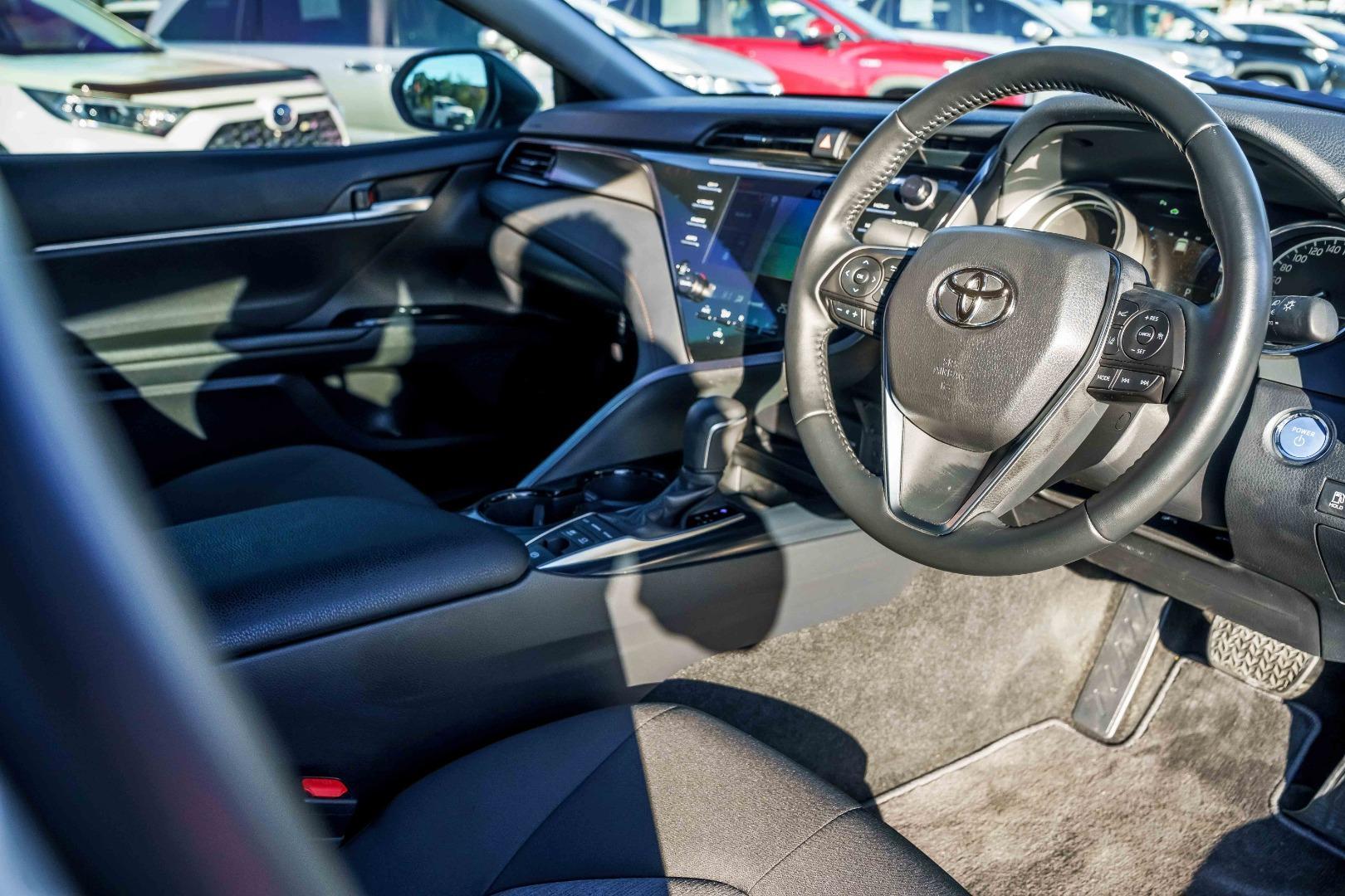 2018 Toyota Camry Ascent Sport in White