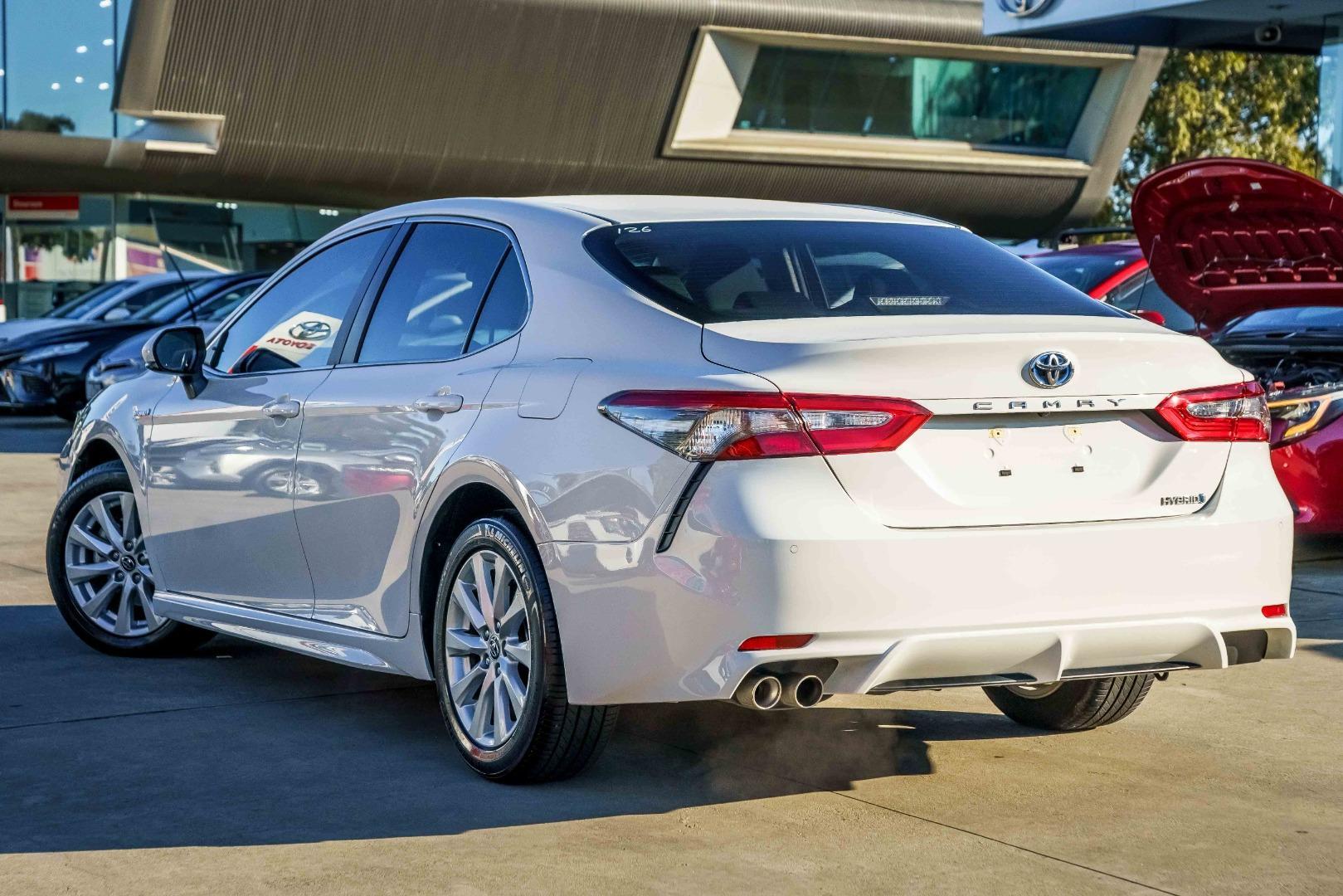 2018 Toyota Camry Ascent Sport in White