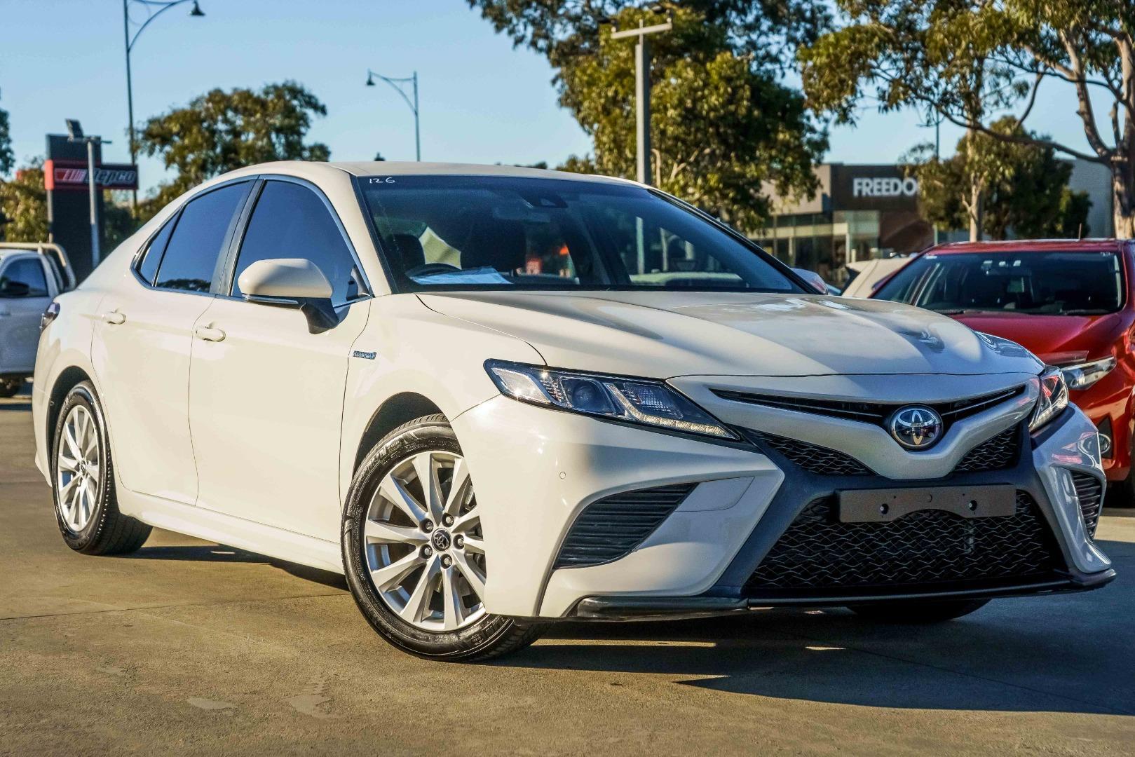 2018 Toyota Camry Ascent Sport in White