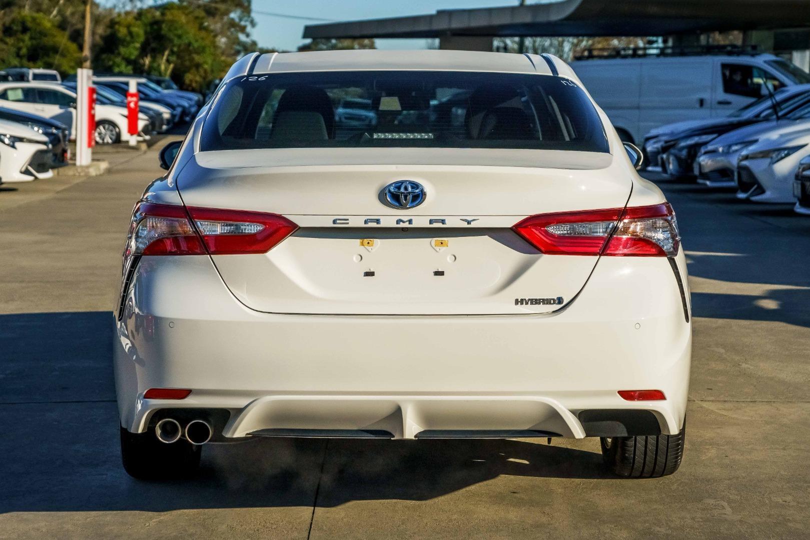 2018 Toyota Camry Ascent Sport in White