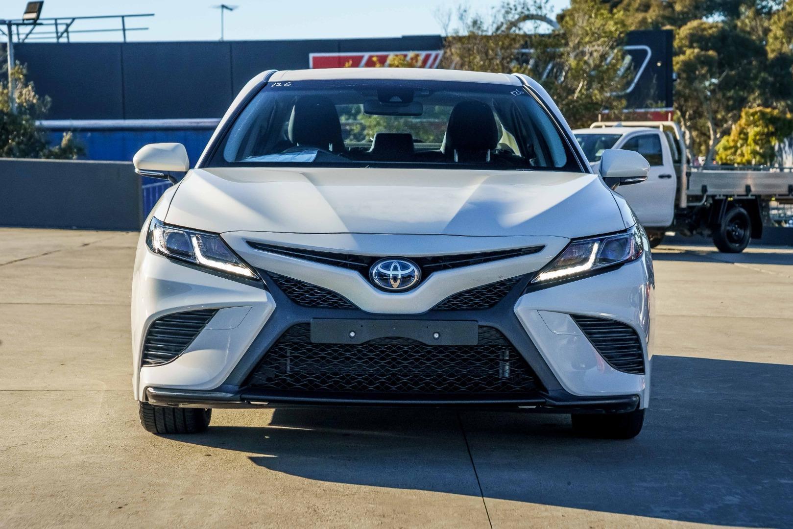 2018 Toyota Camry Ascent Sport in White