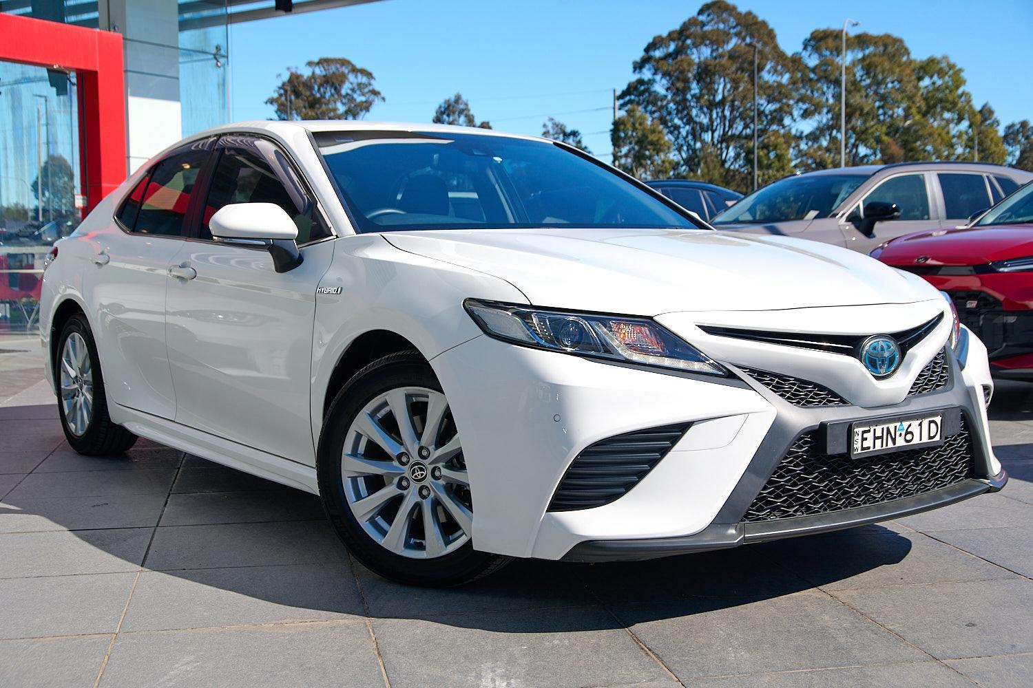 2020 Toyota Camry Ascent Sport in White