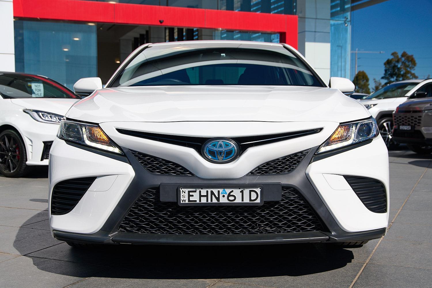2020 Toyota Camry Ascent Sport in White