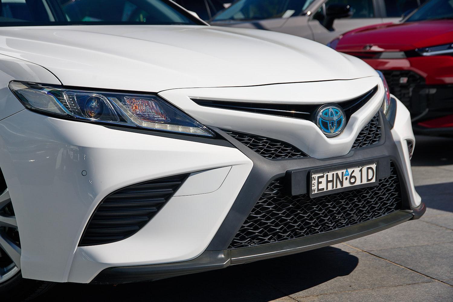 2020 Toyota Camry Ascent Sport in White