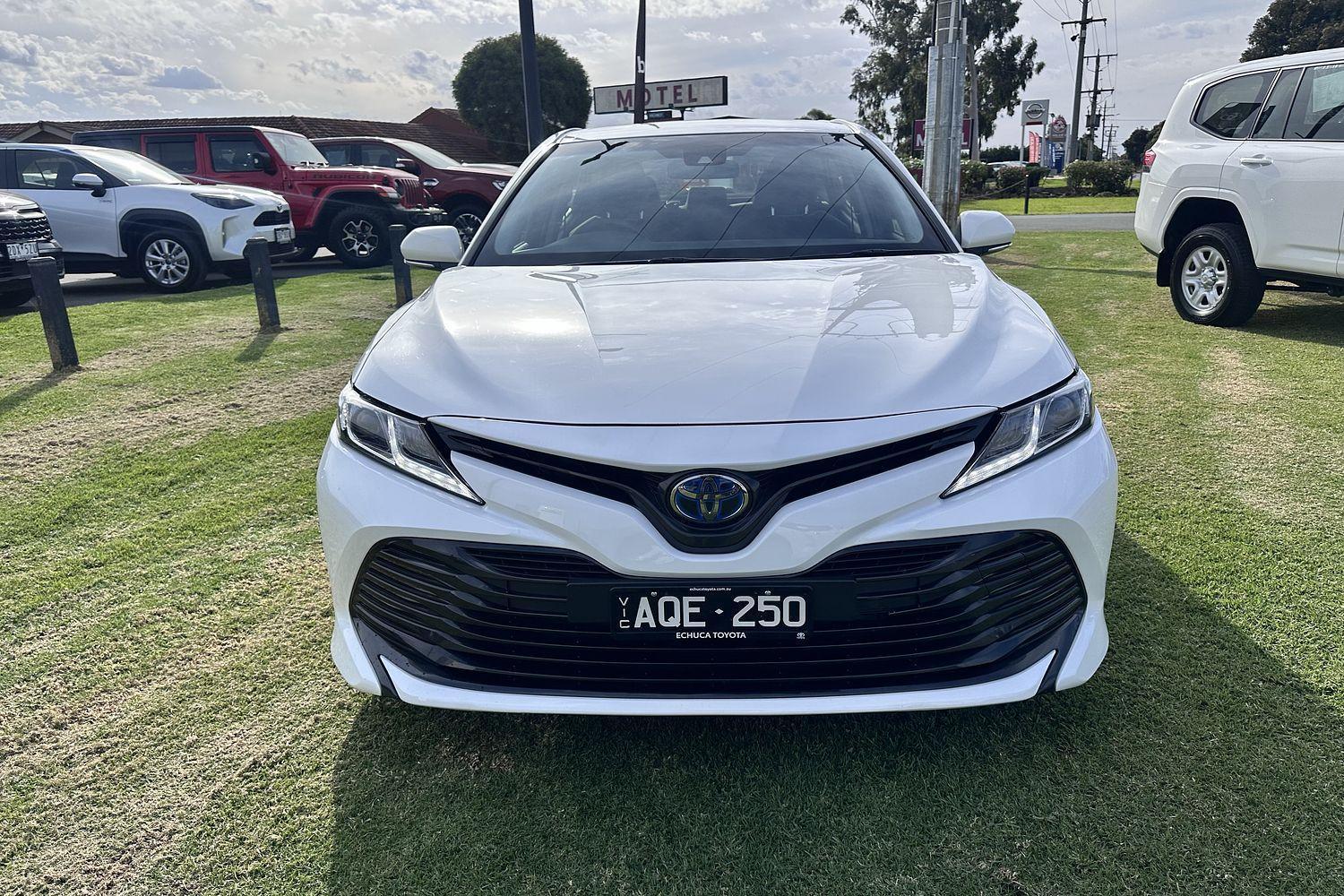 2018 Toyota Camry Ascent in White