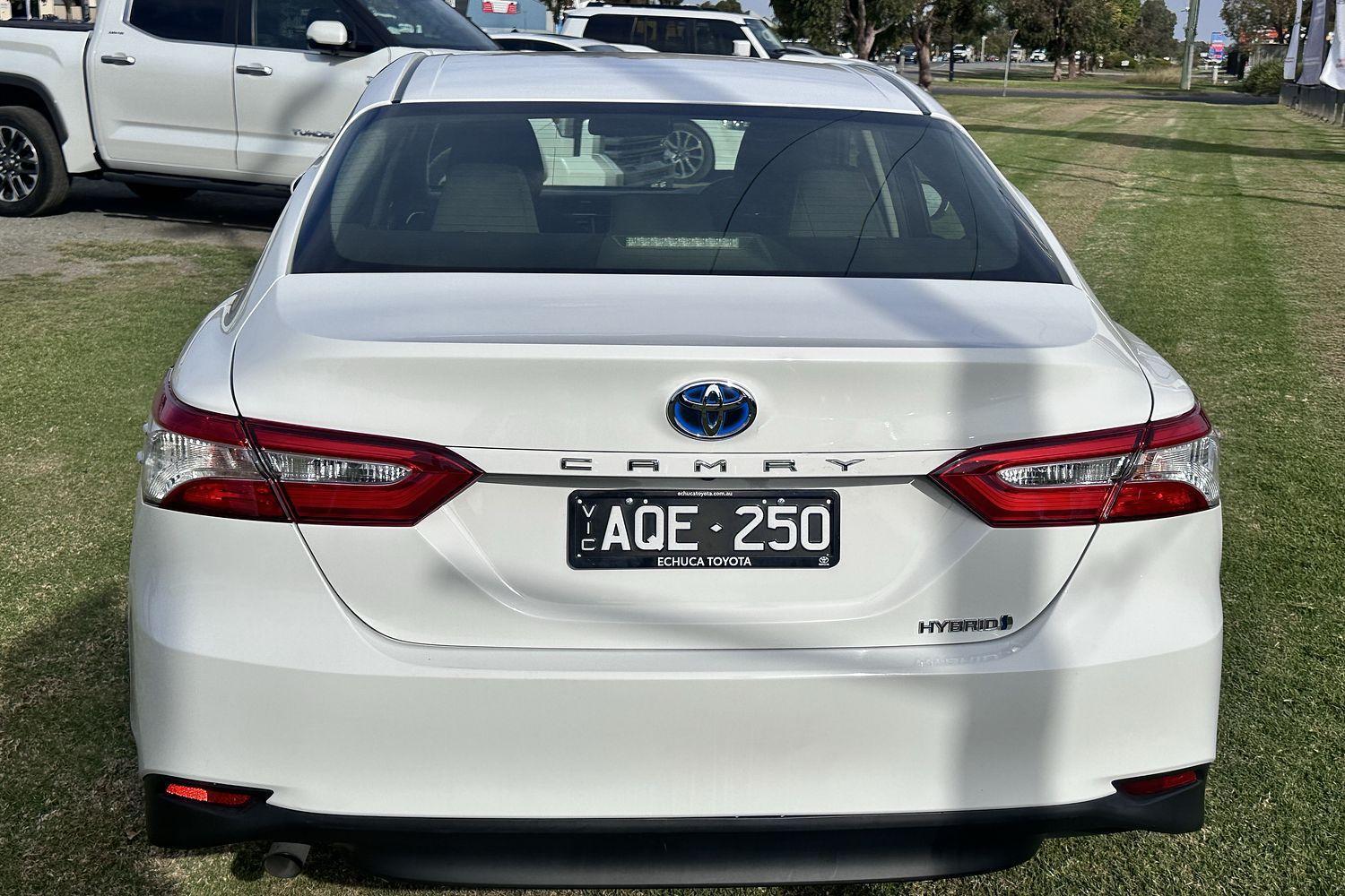2018 Toyota Camry Ascent in White
