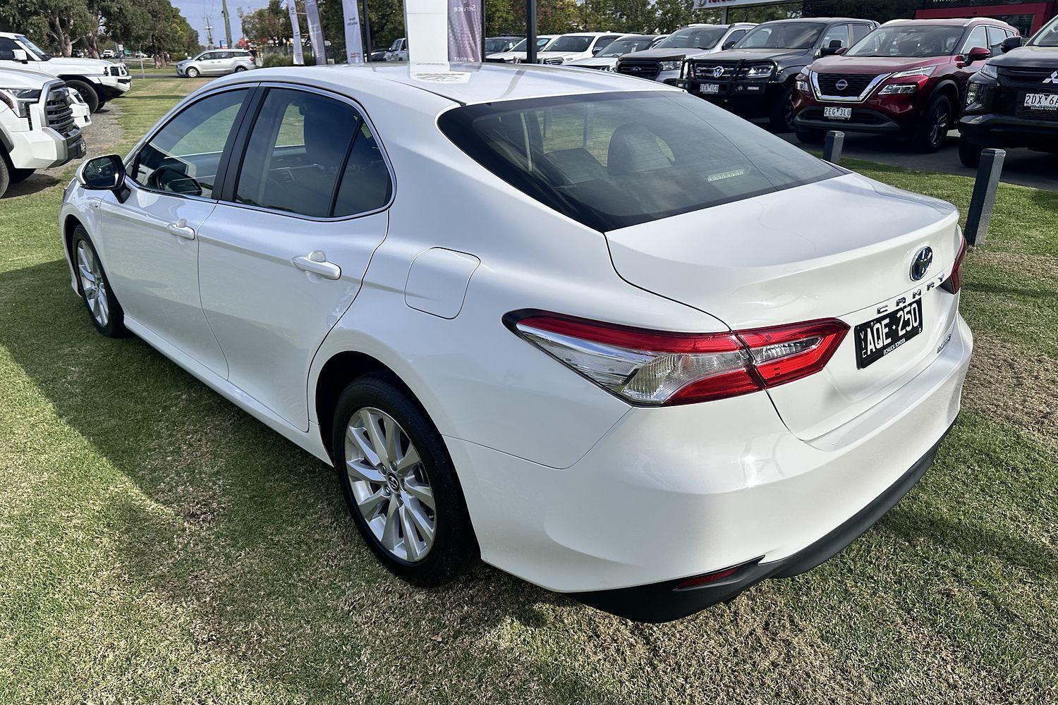 2018 Toyota Camry Ascent in White