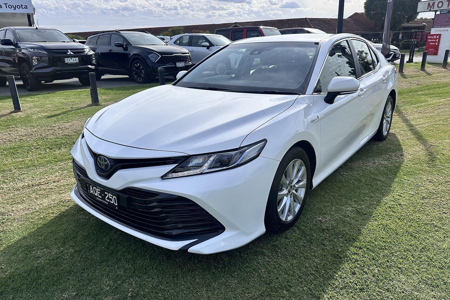 2018 Toyota Camry Ascent in White