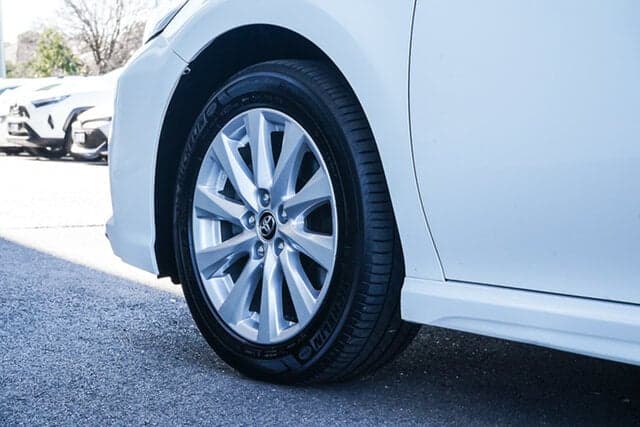 2018 Toyota Camry Ascent Sport in White