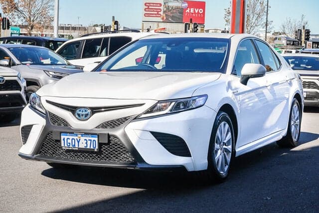 2018 Toyota Camry Ascent Sport in White