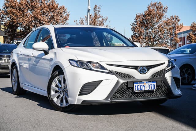 2018 Toyota Camry Ascent Sport in White
