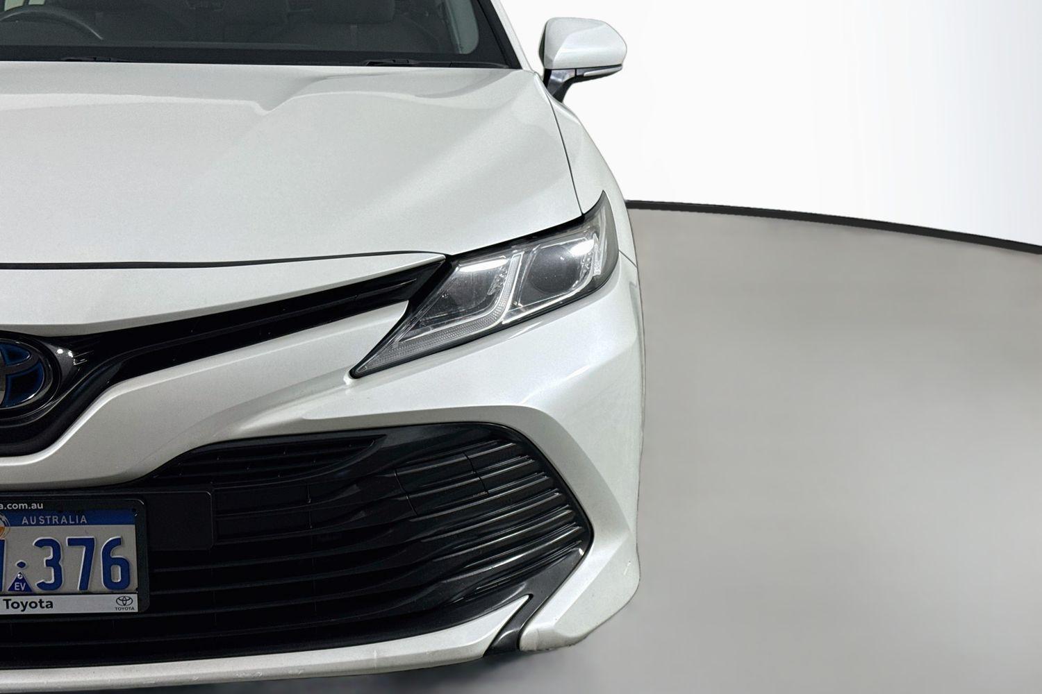 2018 Toyota Camry Ascent in White