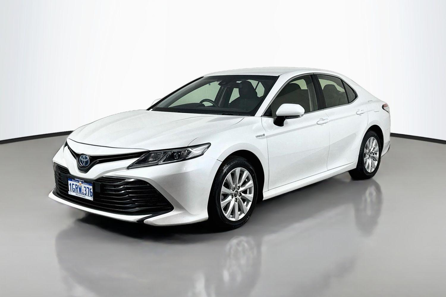 2018 Toyota Camry Ascent in White