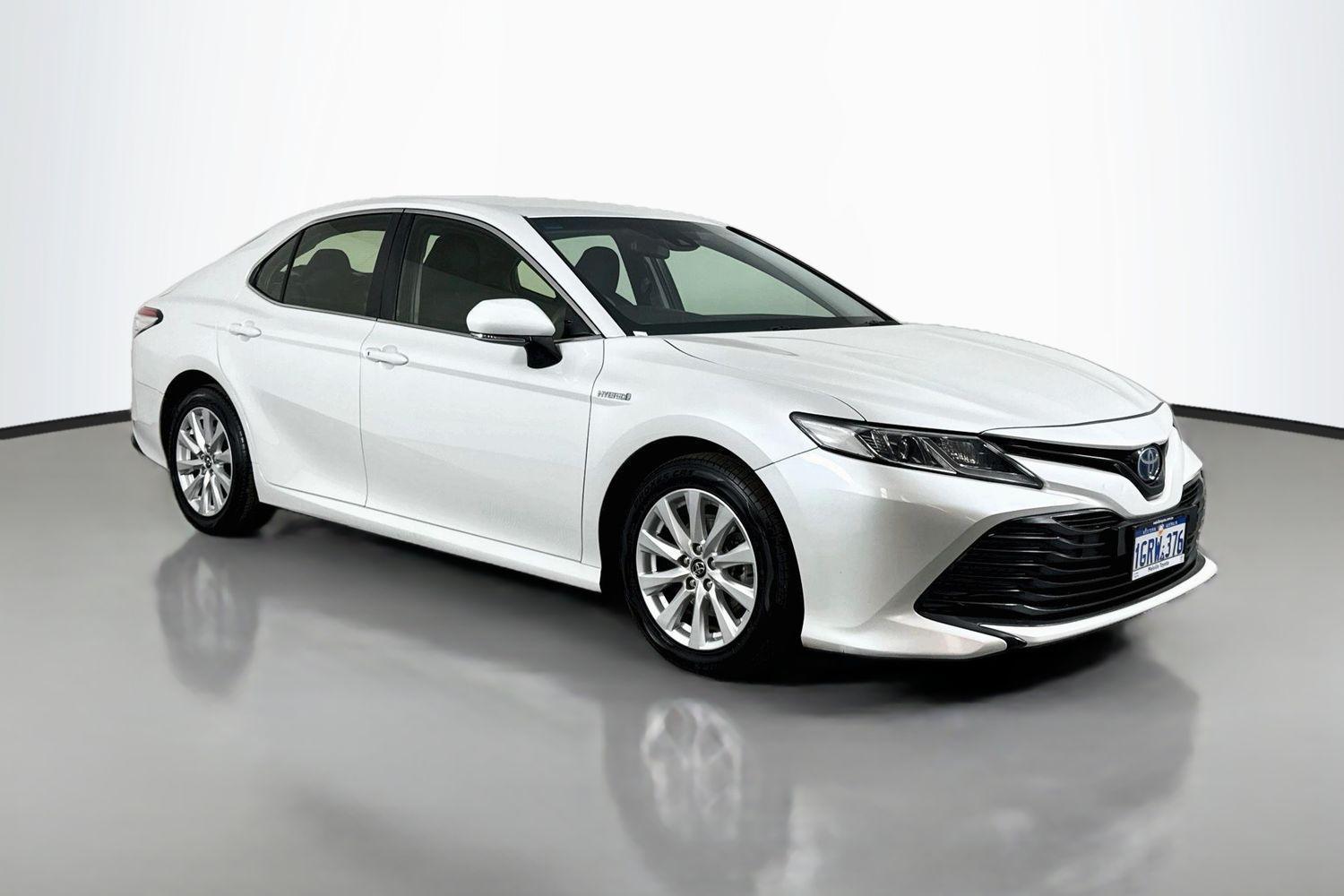 2018 Toyota Camry Ascent in White