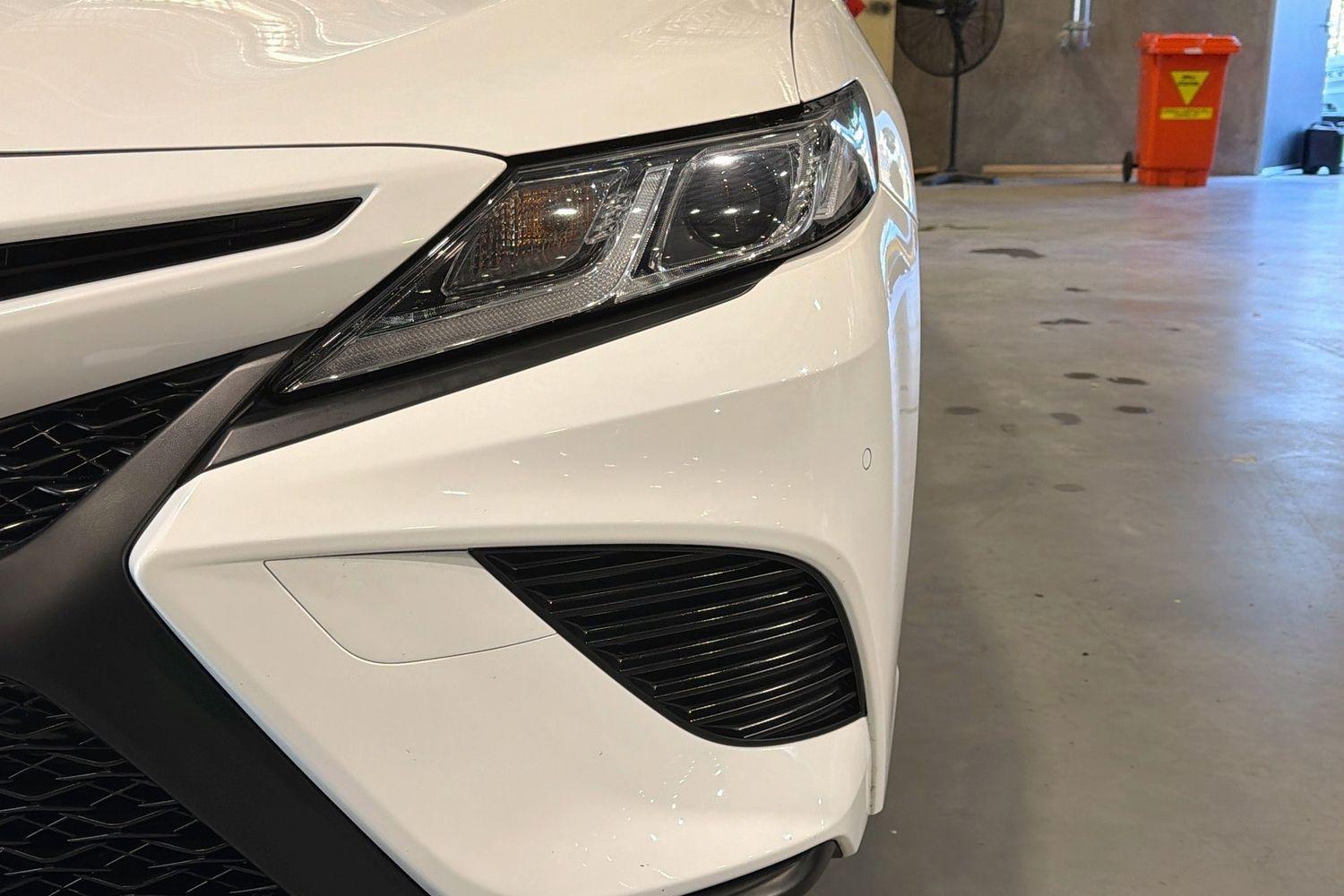 2018 Toyota Camry Ascent Sport in White
