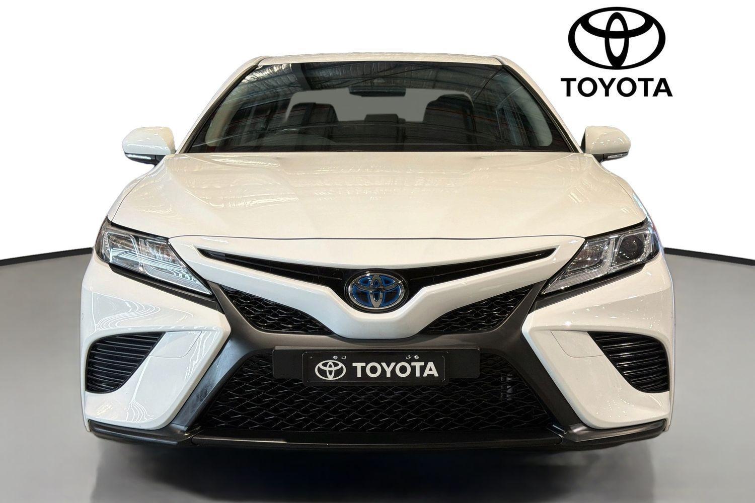 2018 Toyota Camry Ascent Sport in White