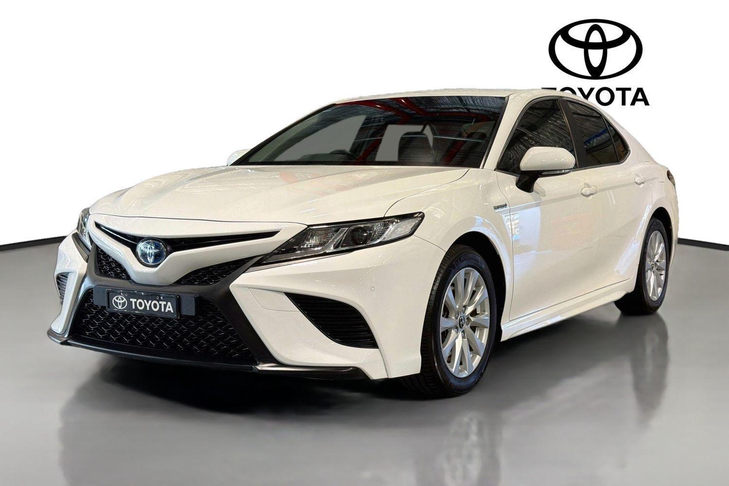 2018 Toyota Camry Ascent Sport in White