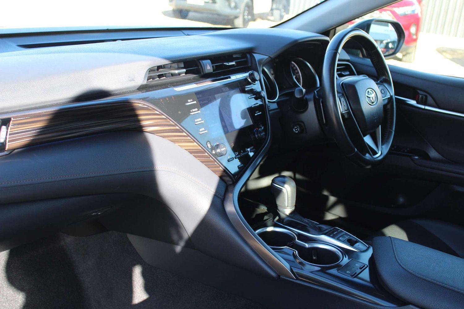 2020 Toyota Camry SL in Black