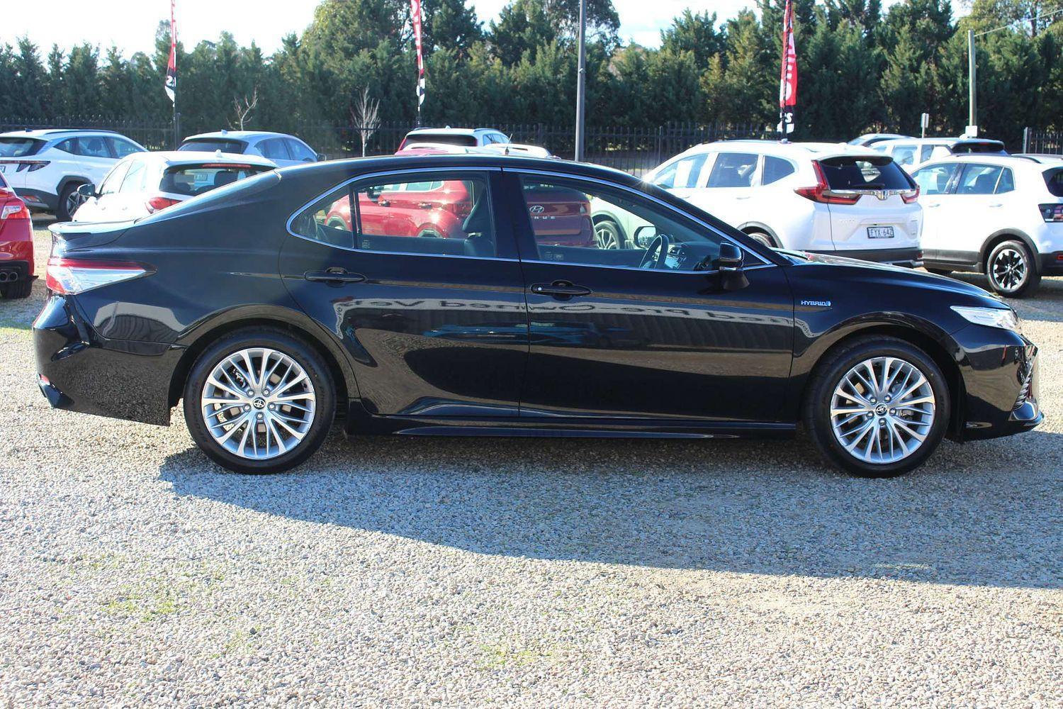 2020 Toyota Camry SL in Black