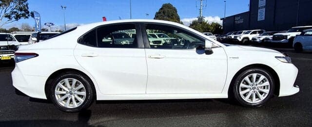 2019 Toyota Camry Ascent Sport in White