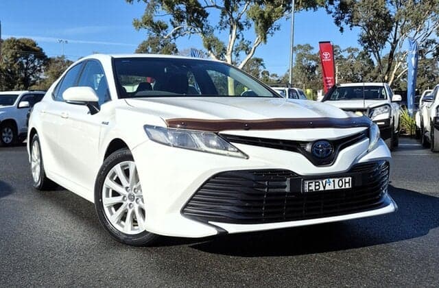 2019 Toyota Camry Ascent Sport in White
