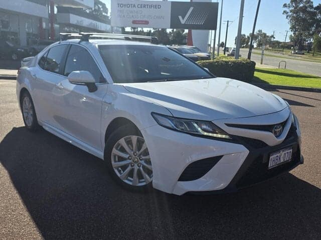 2020 Toyota Camry Ascent Sport in White
