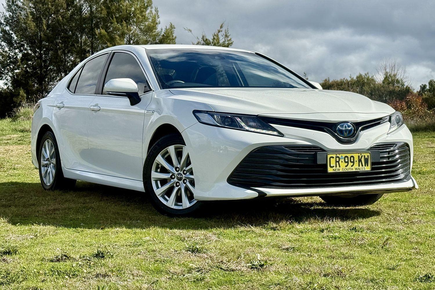 2018 Toyota Camry Ascent in White