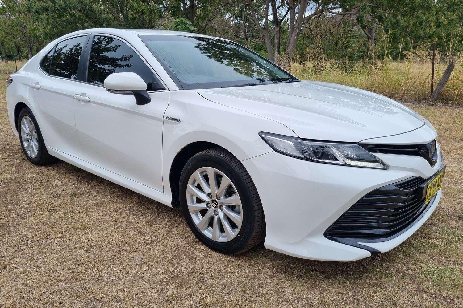 2018 Toyota Camry Ascent in White