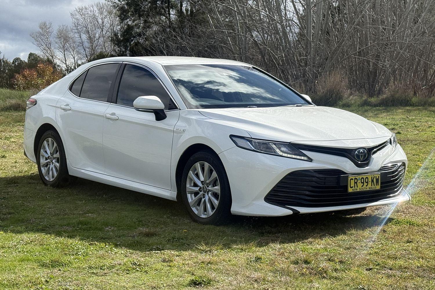 2018 Toyota Camry Ascent in White