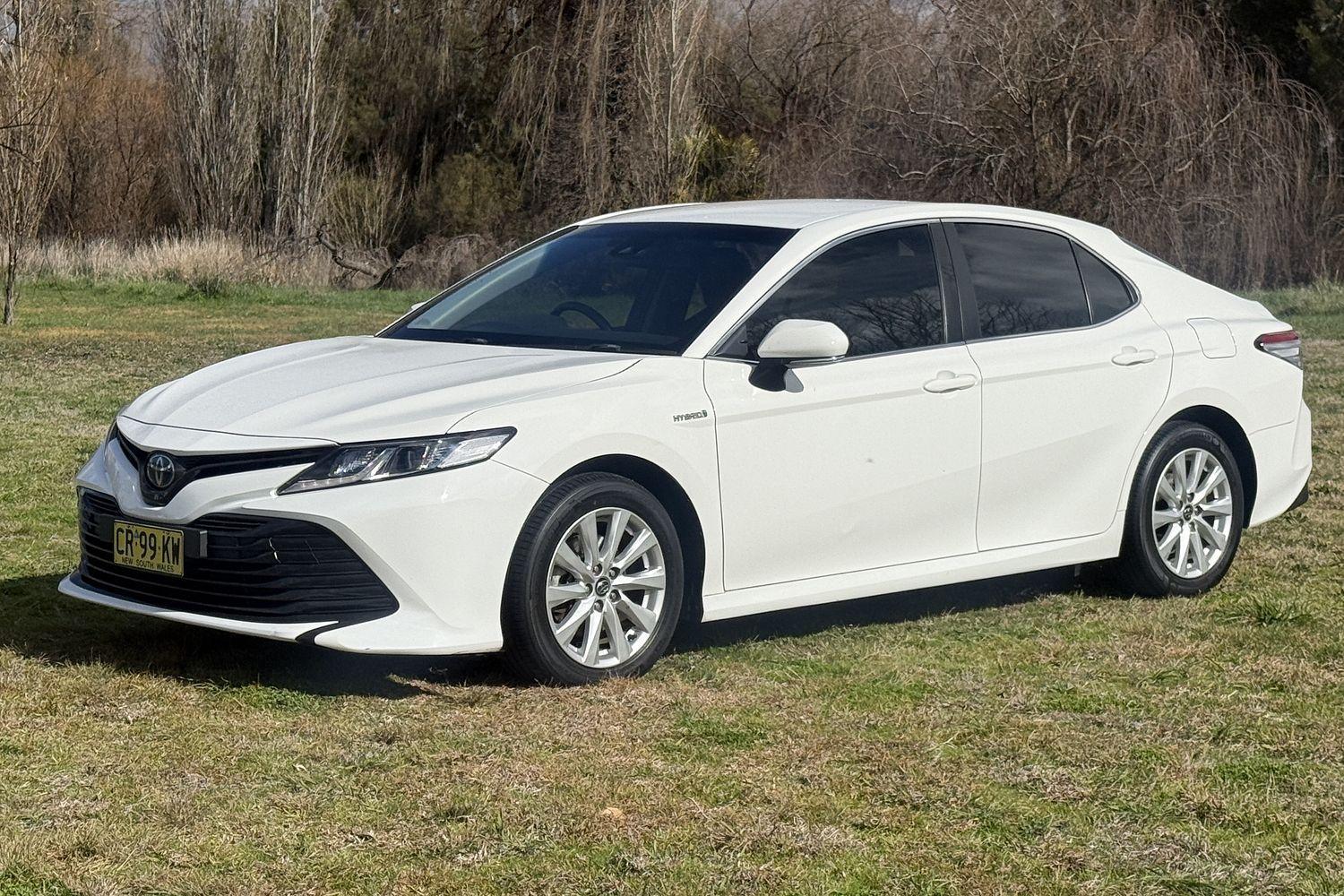 2018 Toyota Camry Ascent in White