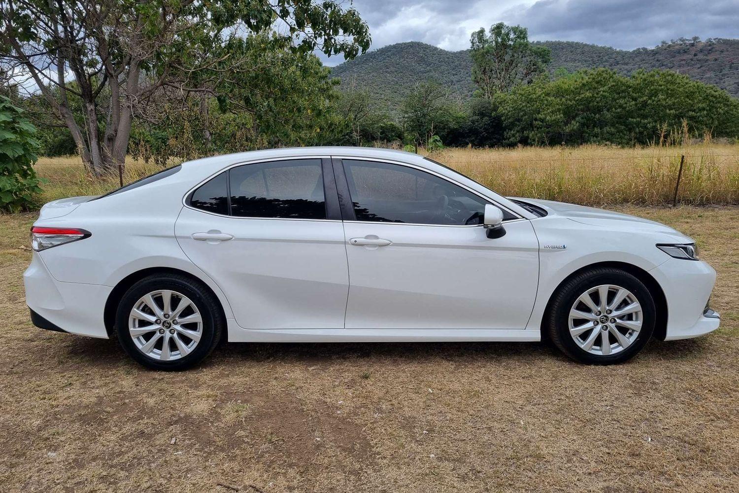 2018 Toyota Camry Ascent in White