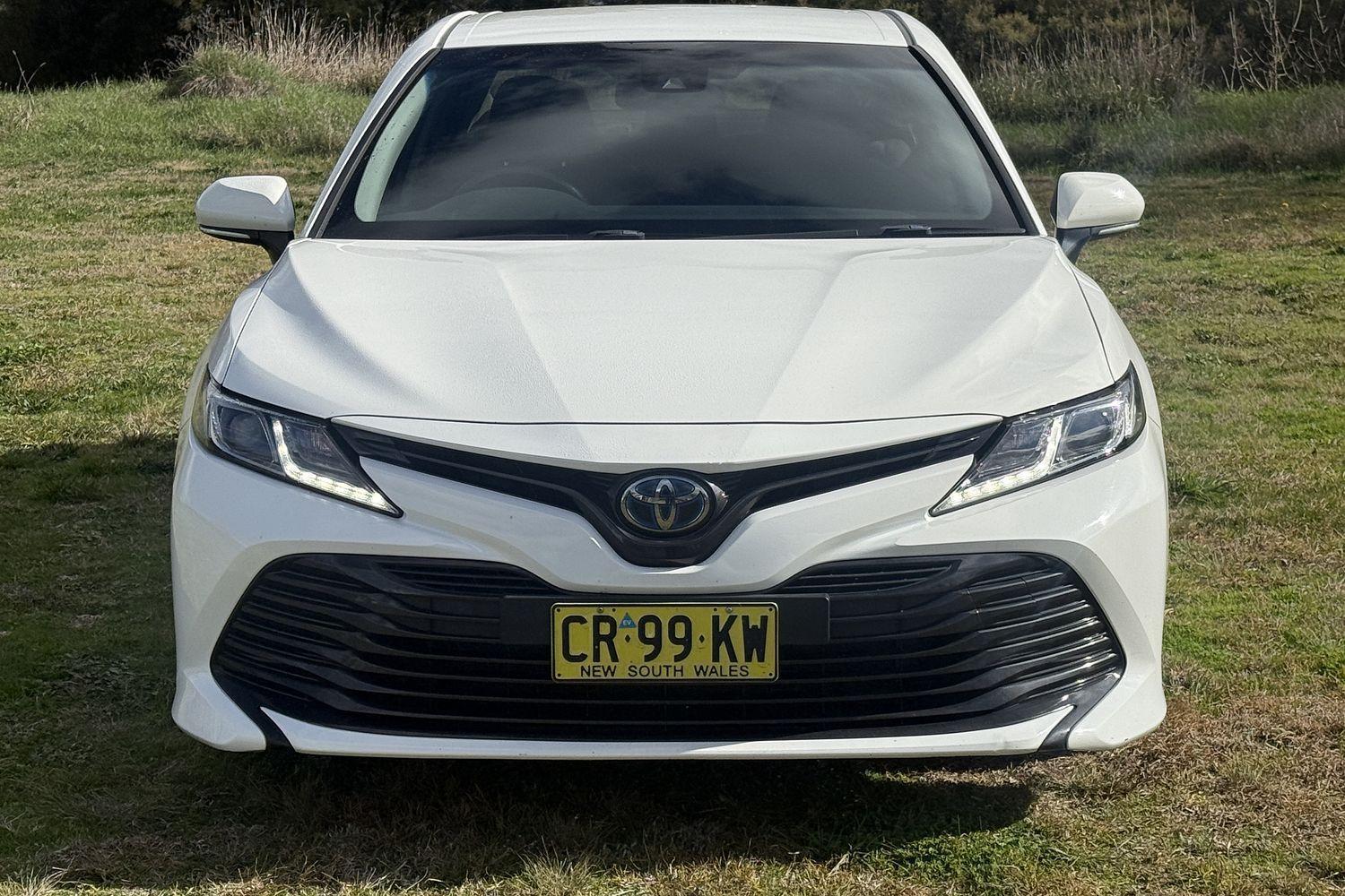 2018 Toyota Camry Ascent in White