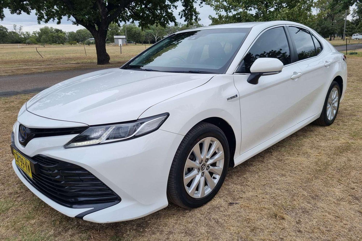 2018 Toyota Camry Ascent in White