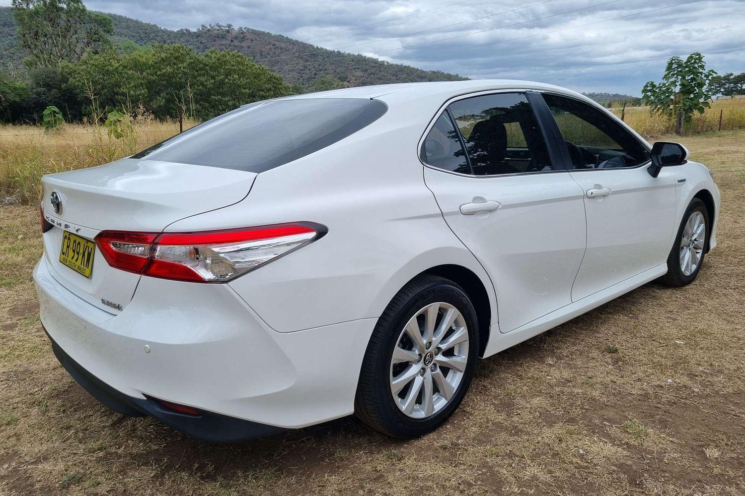 2018 Toyota Camry Ascent in White