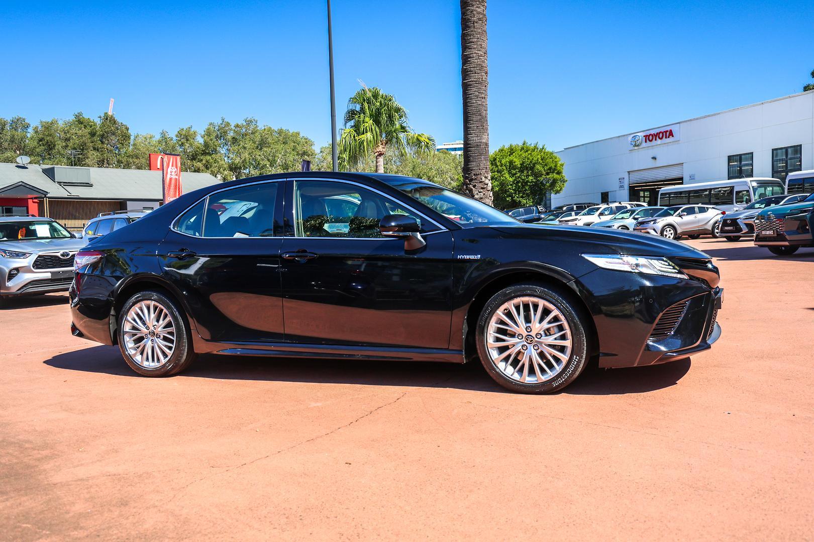 2020 Toyota Camry SL in Black