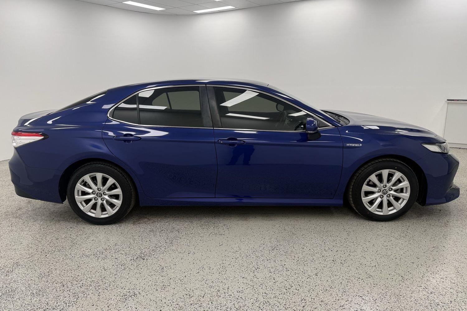 2018 Toyota Camry Ascent in Blue