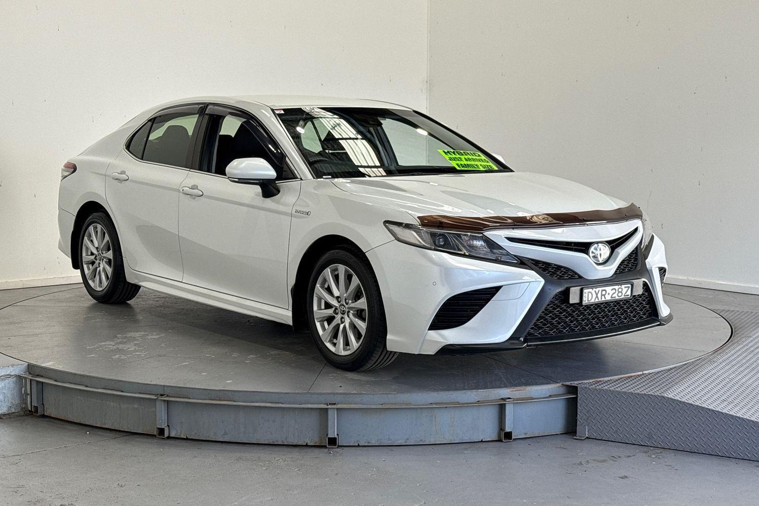2018 Toyota Camry Ascent Sport in White