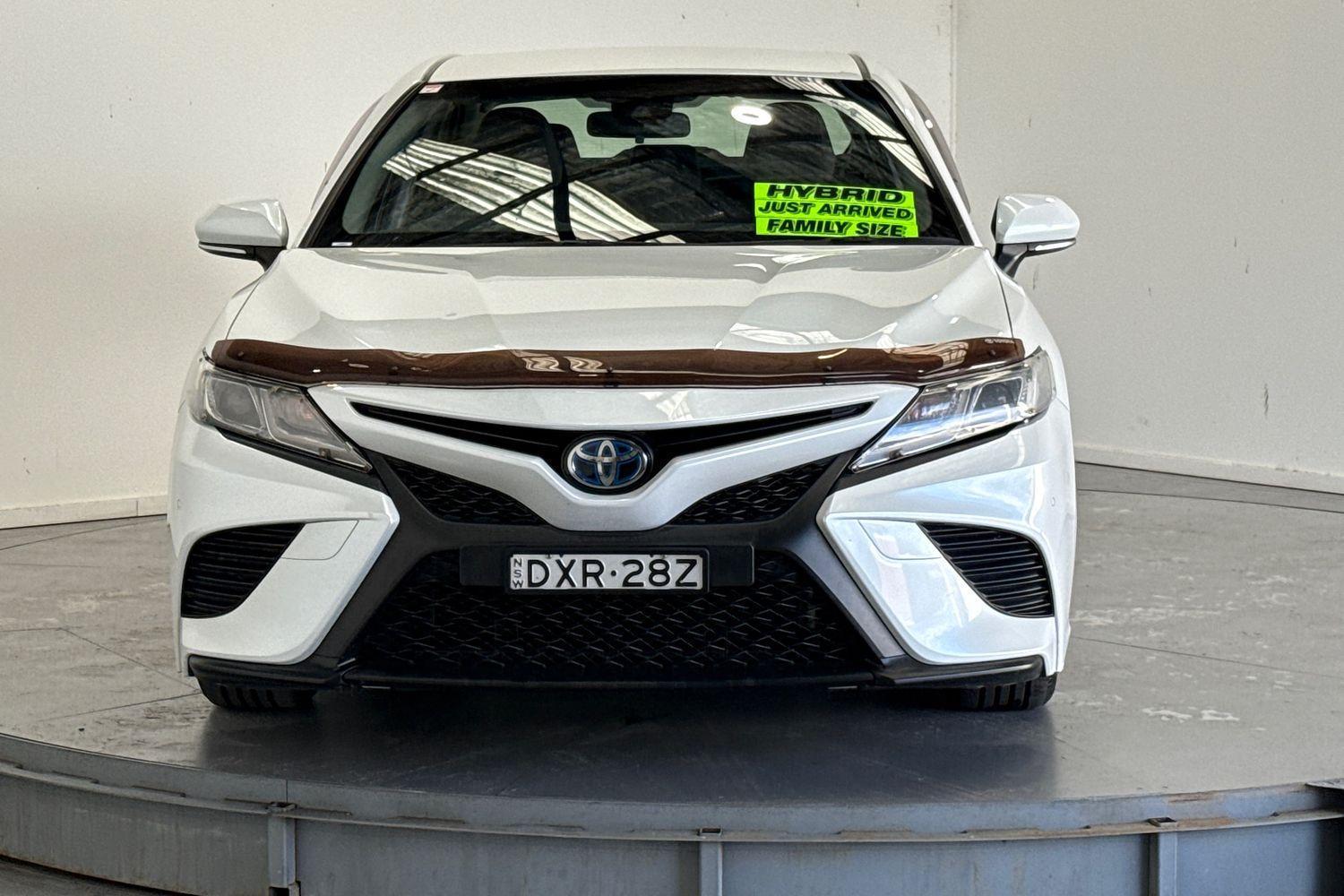 2018 Toyota Camry Ascent Sport in White