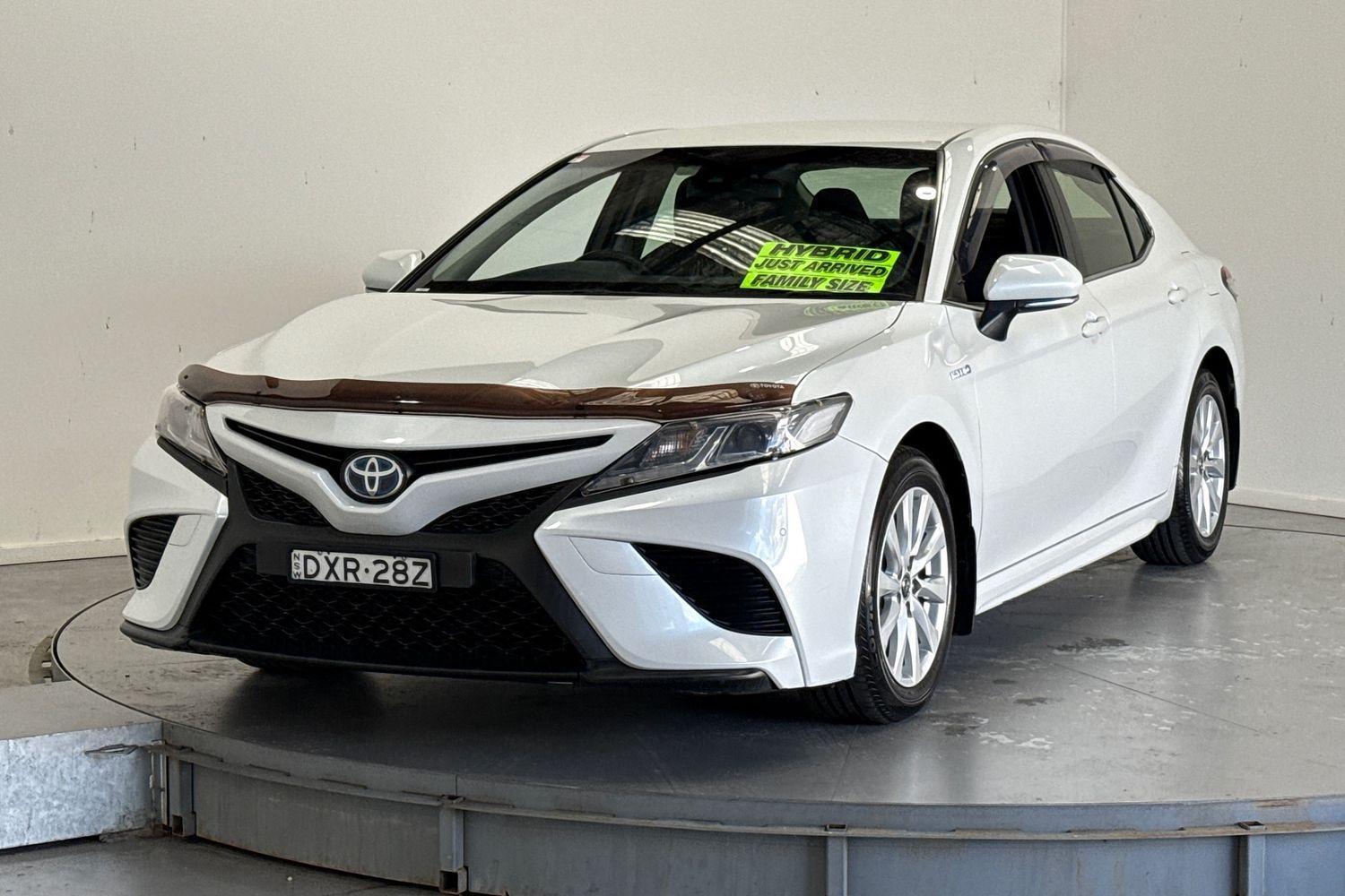 2018 Toyota Camry Ascent Sport in White