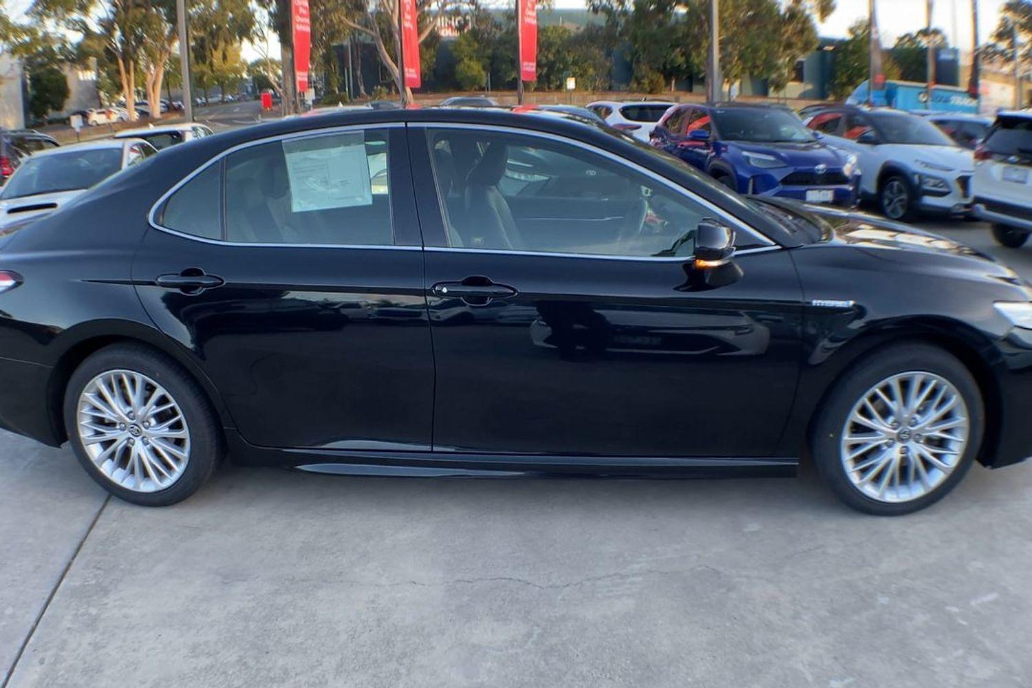 2020 Toyota Camry SL in Black