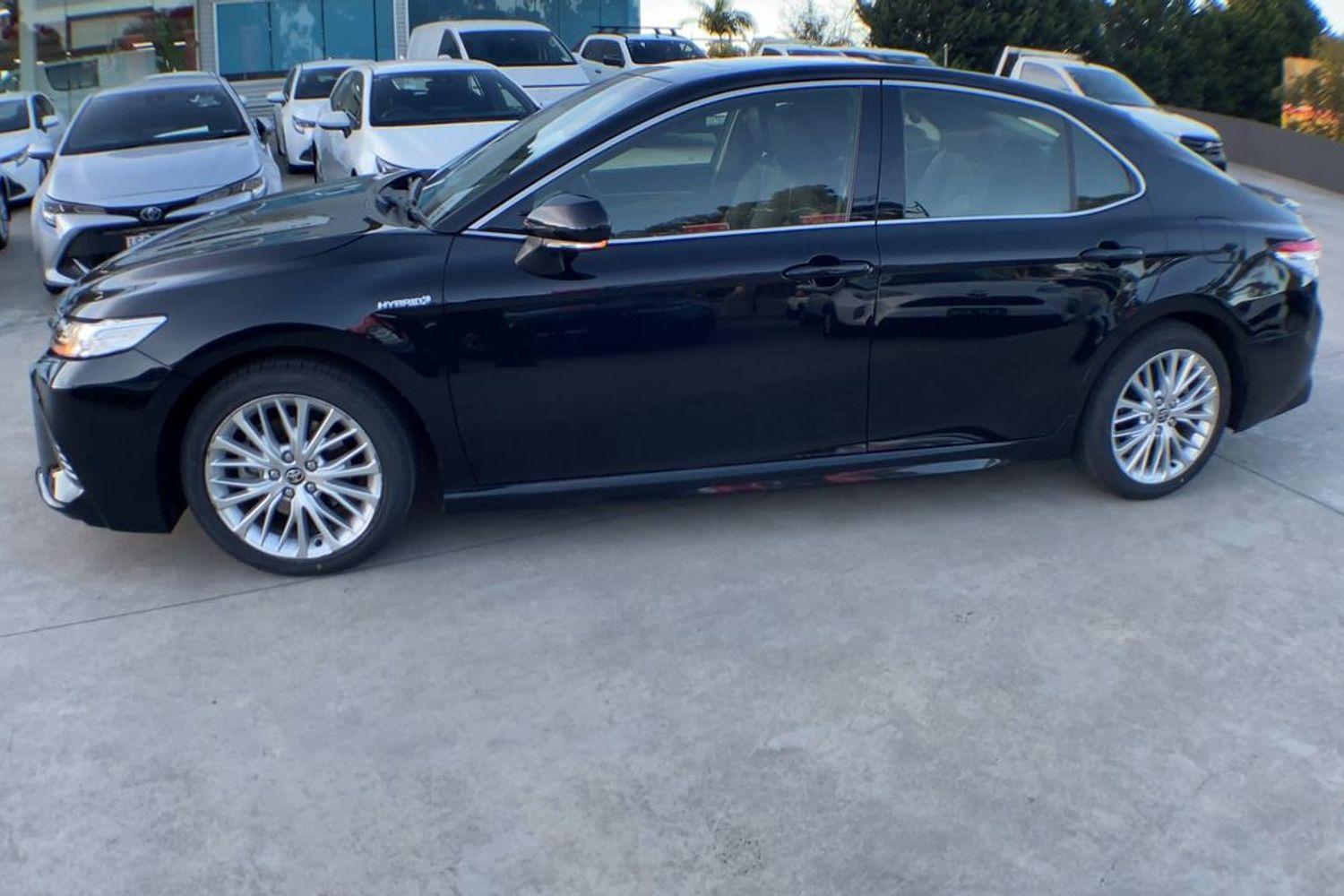 2020 Toyota Camry SL in Black