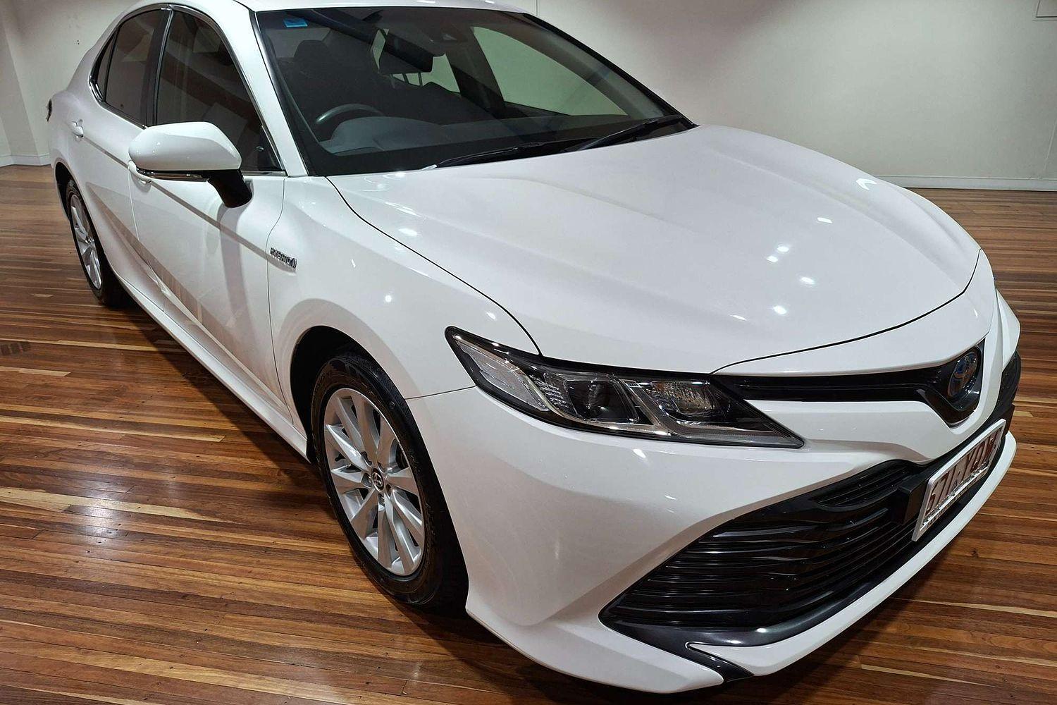 2019 Toyota Camry Ascent Sport in White