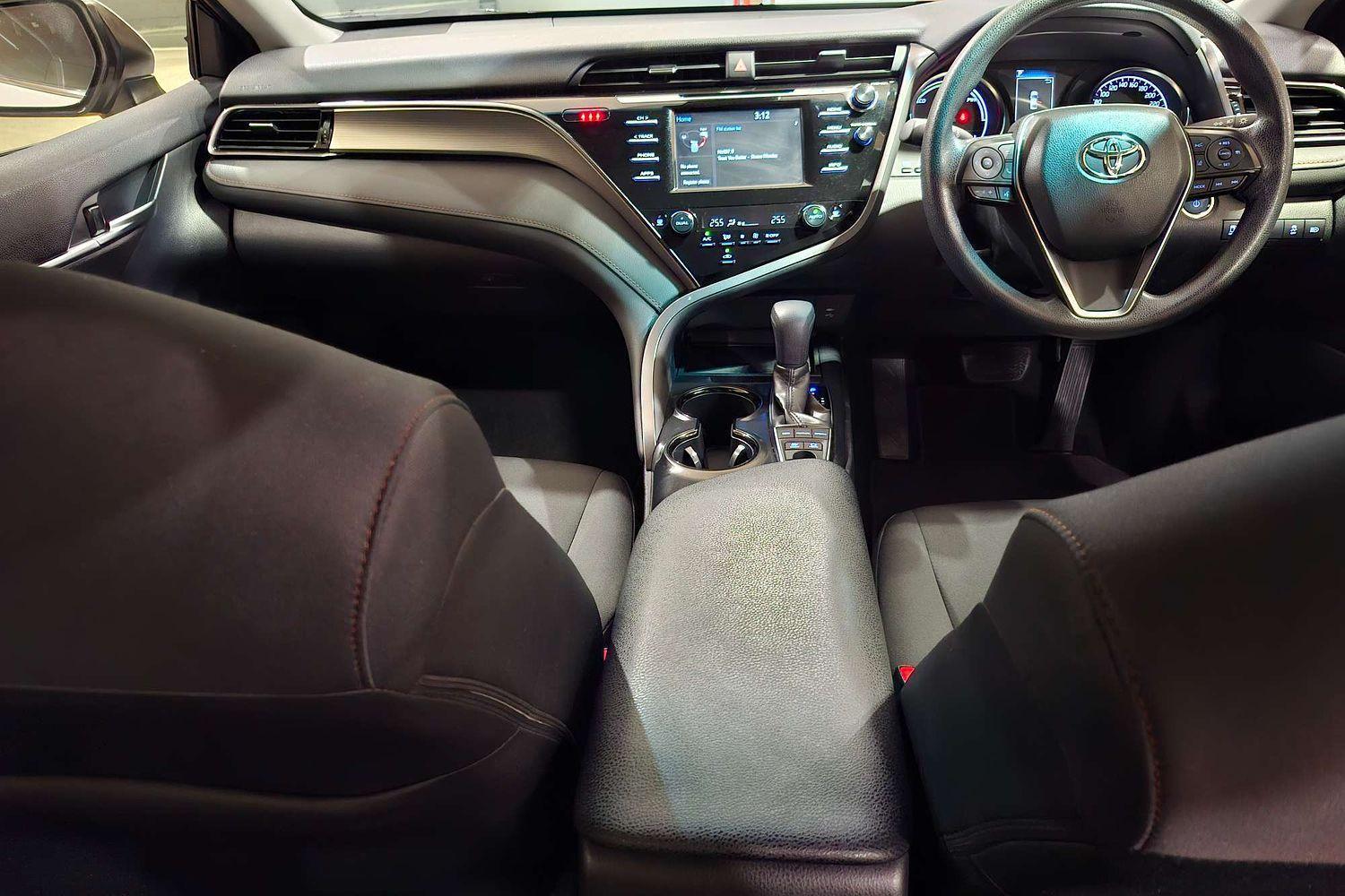 2019 Toyota Camry Ascent Sport in White