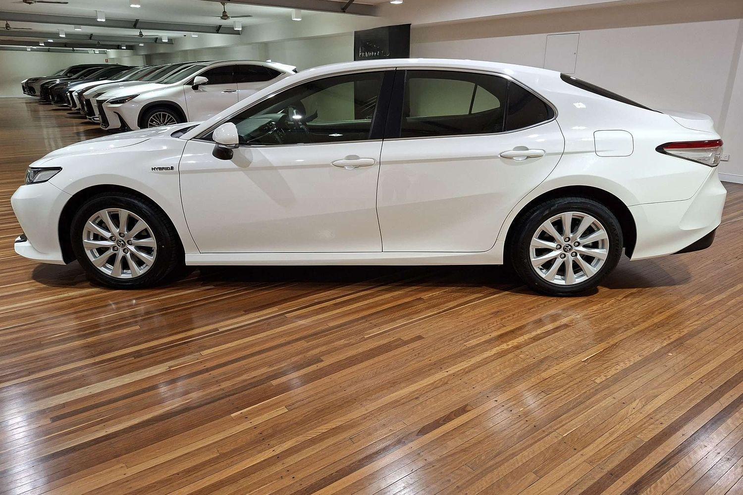 2019 Toyota Camry Ascent Sport in White