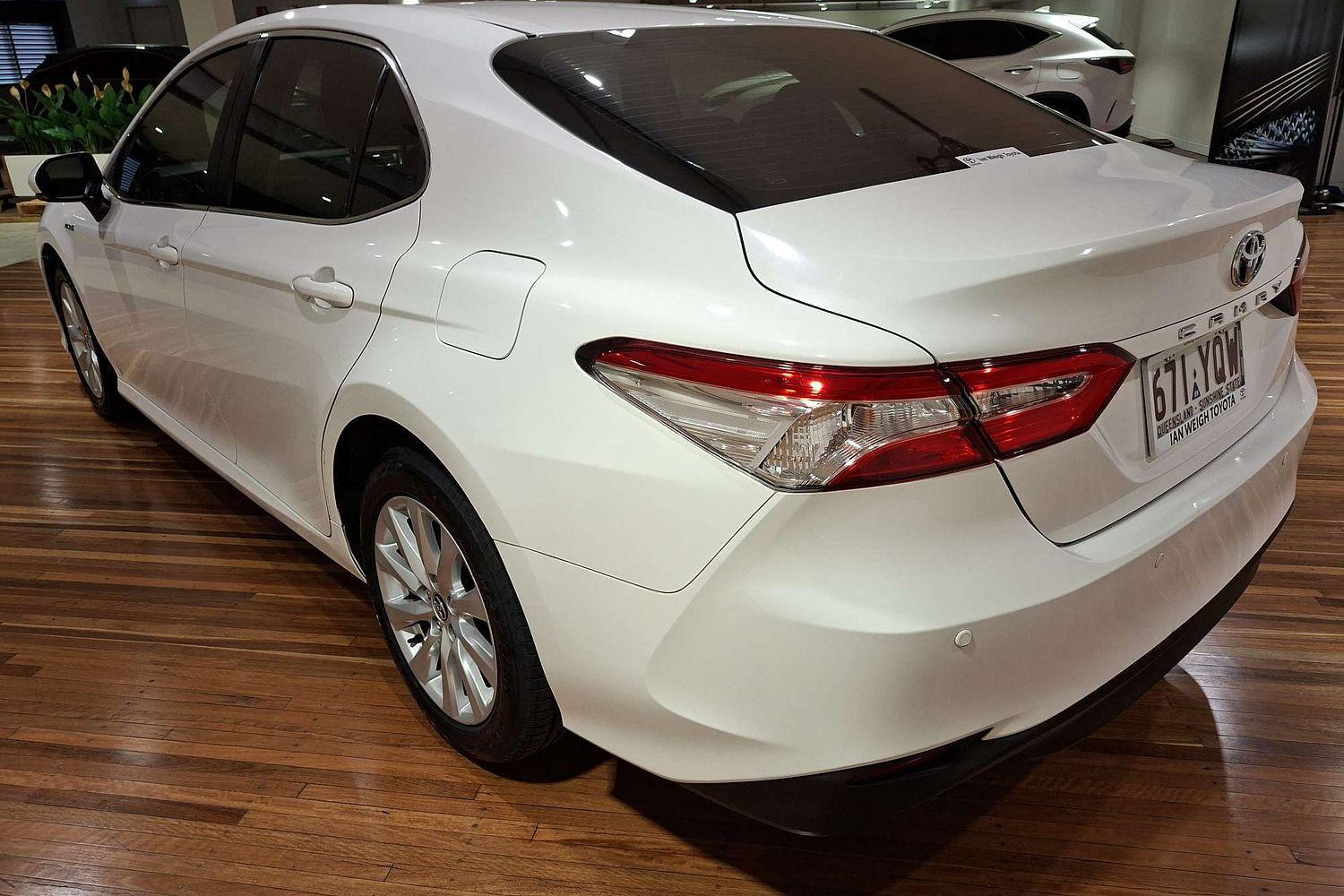 2019 Toyota Camry Ascent Sport in White