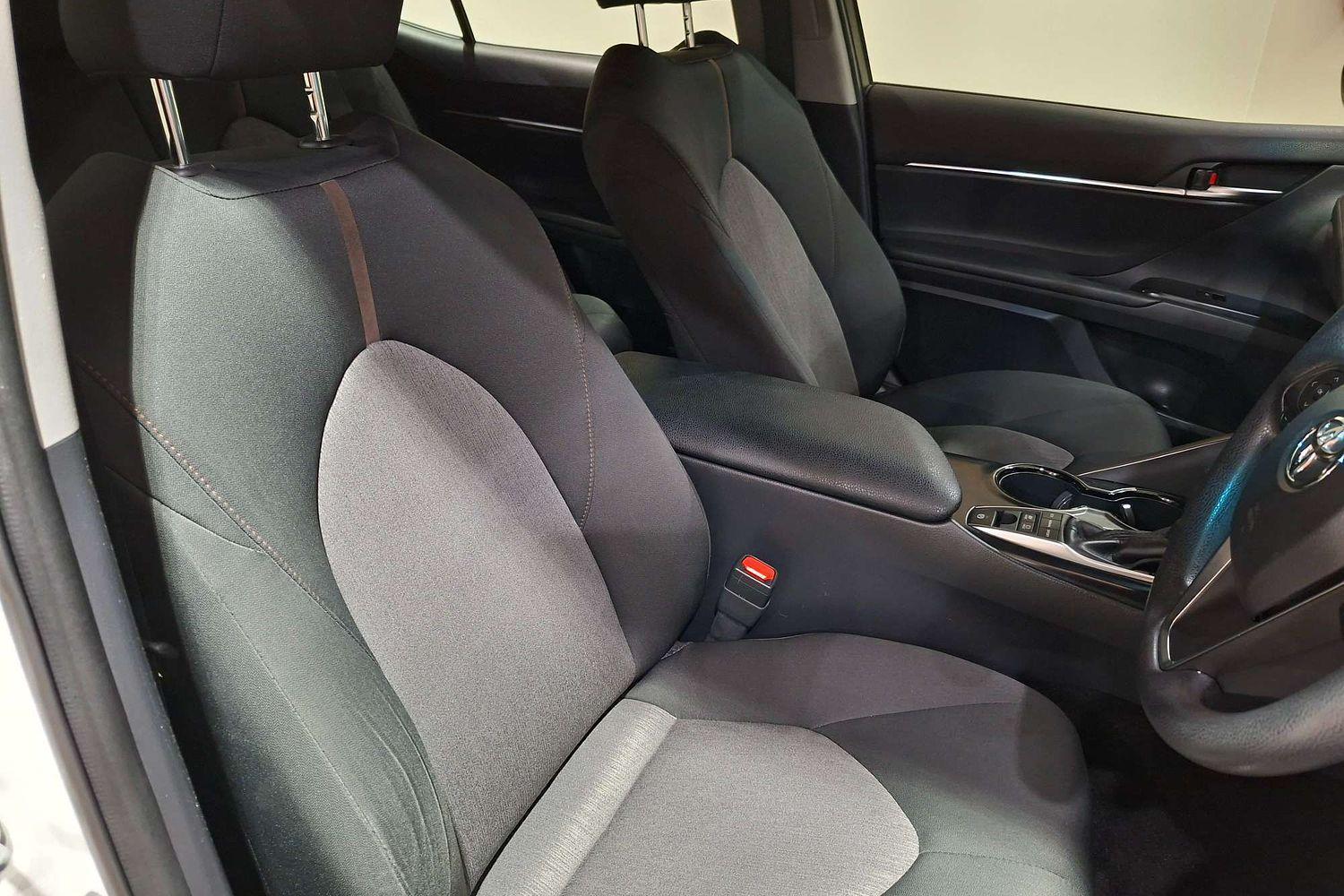 2019 Toyota Camry Ascent Sport in White
