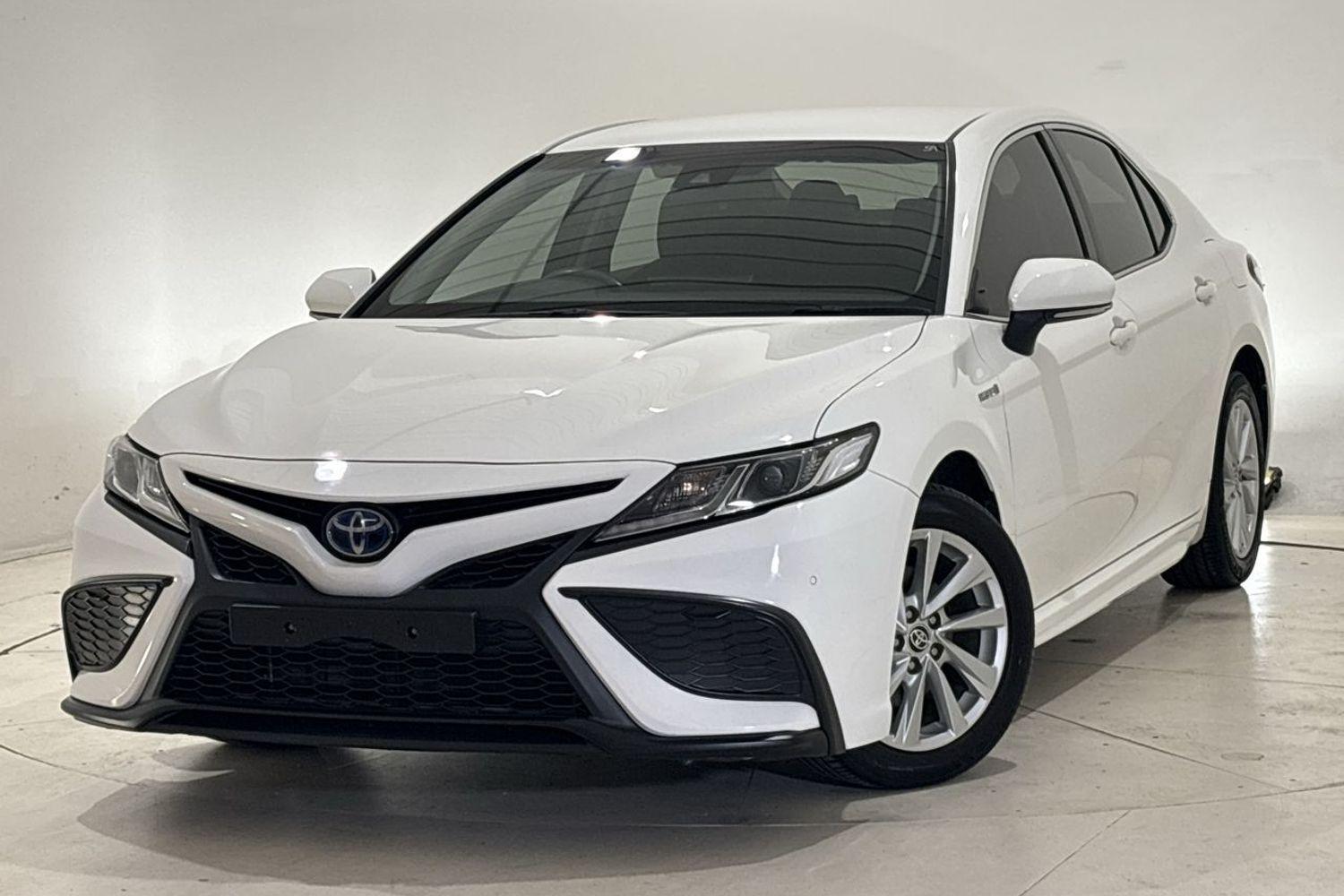 2021 Toyota Camry Ascent Sport in White