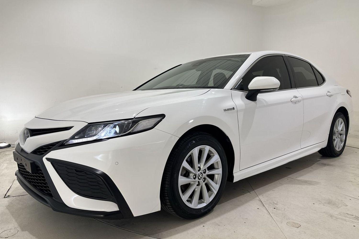 2021 Toyota Camry Ascent Sport in White