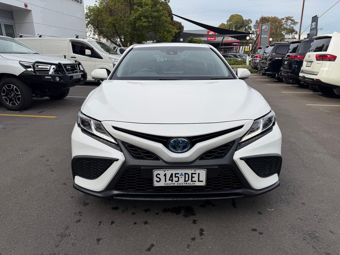 2021 Toyota Camry Ascent Sport in White