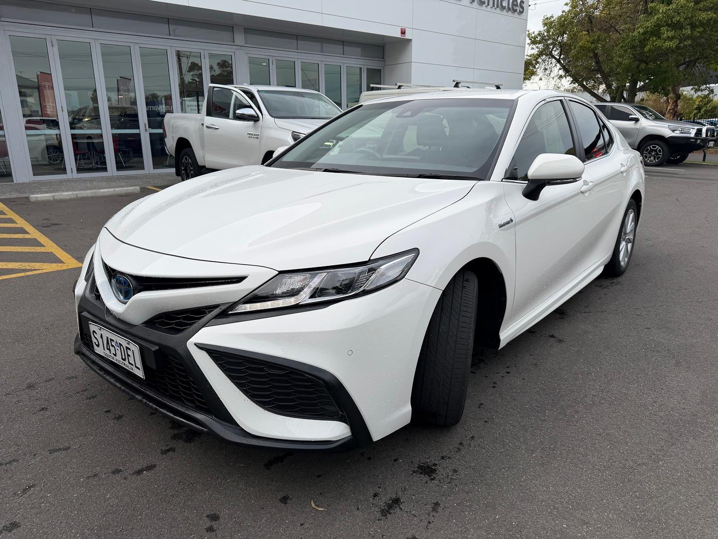 2021 Toyota Camry Ascent Sport in White